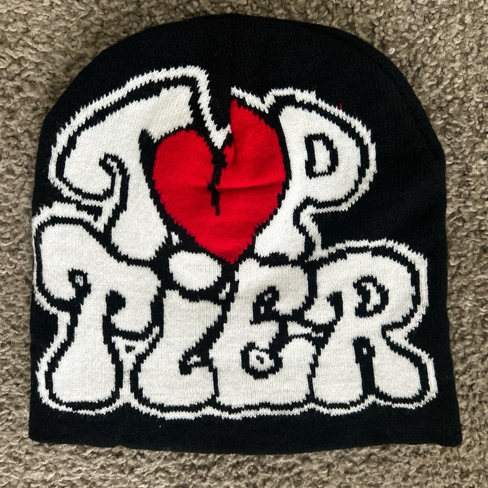Y2K heart beanie